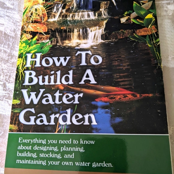 Little Giant Other - BOOK  "HOW TO BUILD A WATER GARDEN"  BY LITTLE GIANT